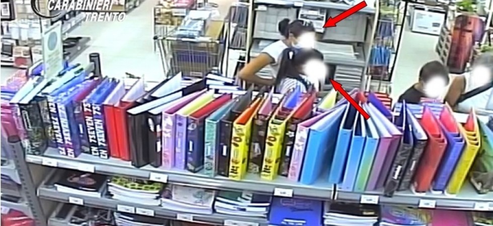 Ruba alcuni capi di abbigliamento in un negozio in viale Verona ma viene notato dalla commessa